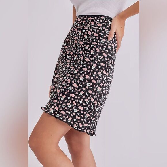 Free People IRL Ditsy Floral Mini Skirt in Black/Pink size 4 - Picture 1 of 13
